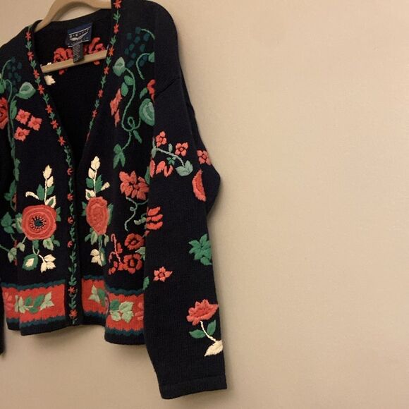 Vintage Navy Floral Embroidered Cardigan Sweater size M - Picture 4 of 13